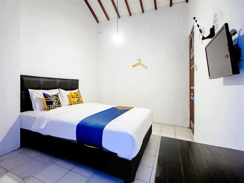 Spot On 2107 Ijo Pupus Syariah Residence Baturetno Buitenkant foto